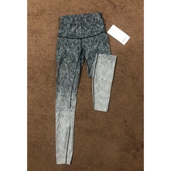 RARE Lululemon Wunder Under Nulux Dazzle Hi-Rise 28” Size 4 - Picture 5 of 14